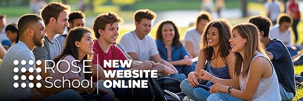banner pubblicitario nuovo sito ROSE School Pavia con studenti in gruppo