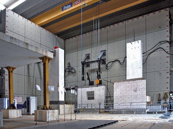 Particolare del Cycle Test System - Muri di riscontro del Lab01